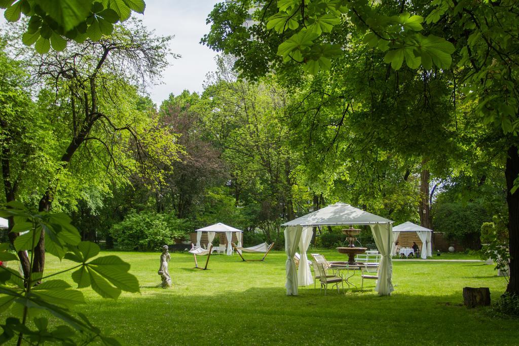 Ambasada Hotel apartamentowy *