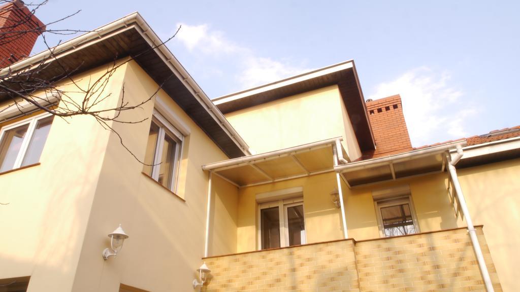 Leonik Hostel