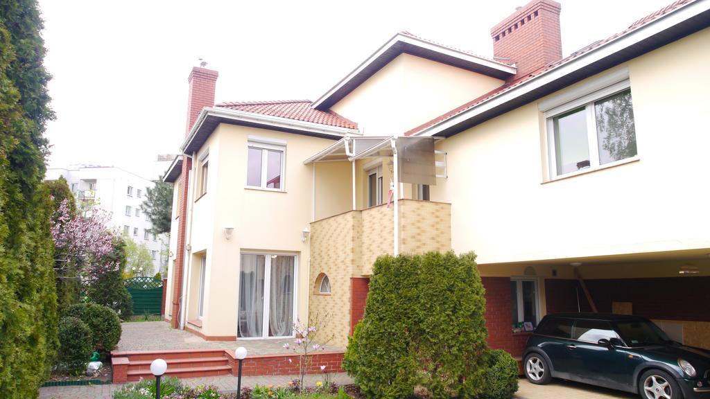 Leonik Hostel *
