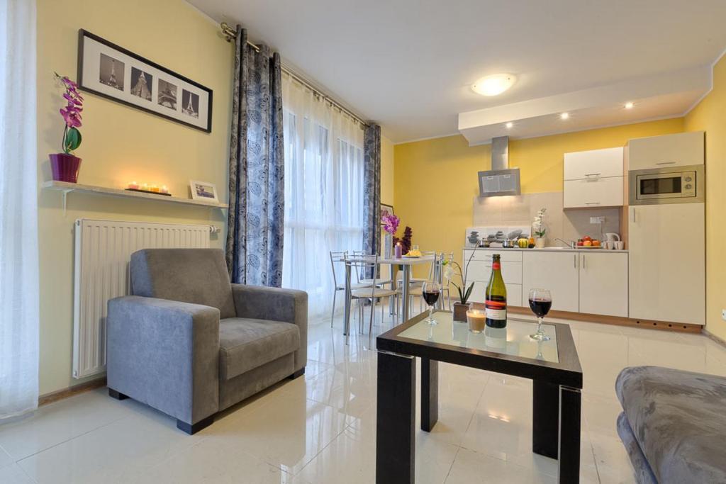 City Aparthotel Wola 3* Warszawa