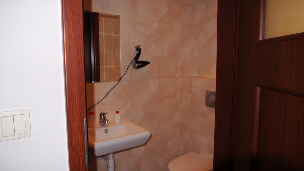 Hostel Leonik