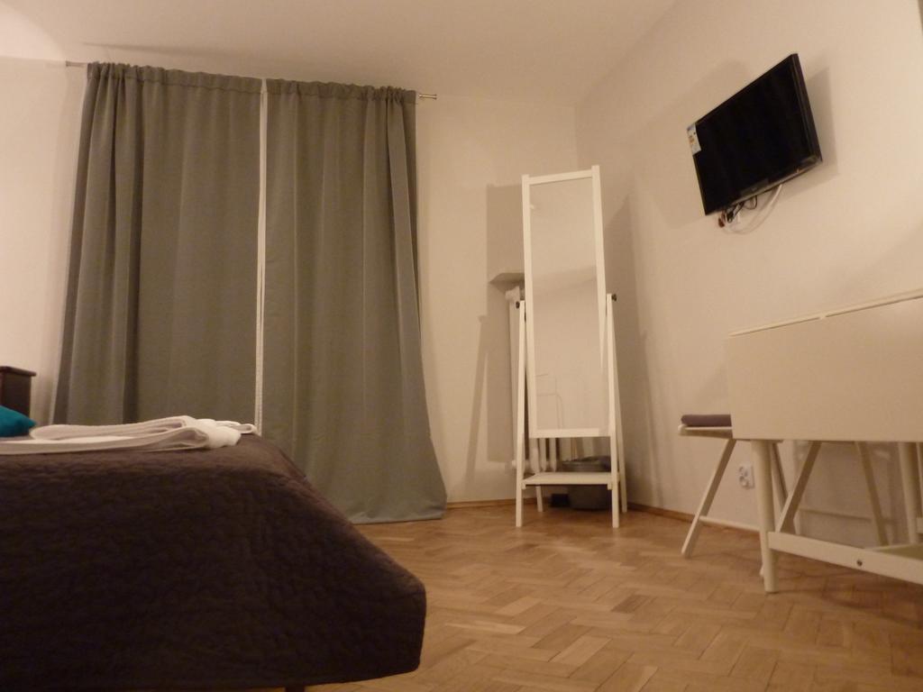 Koro De Varsovio - Ciasna 10 * Warsaw