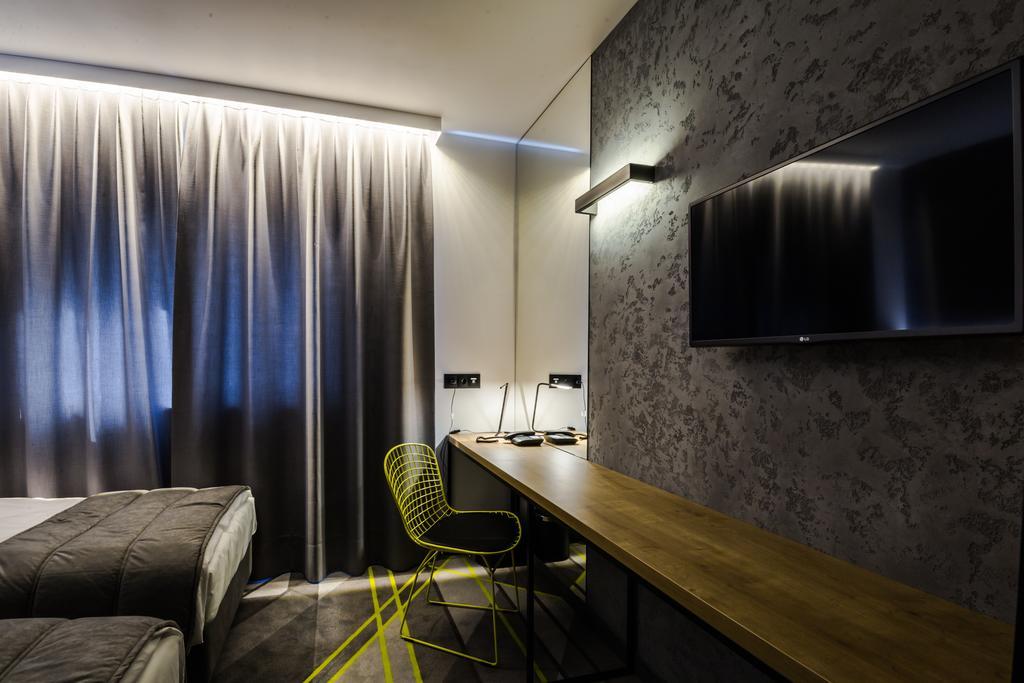 Air 3* Warszawa