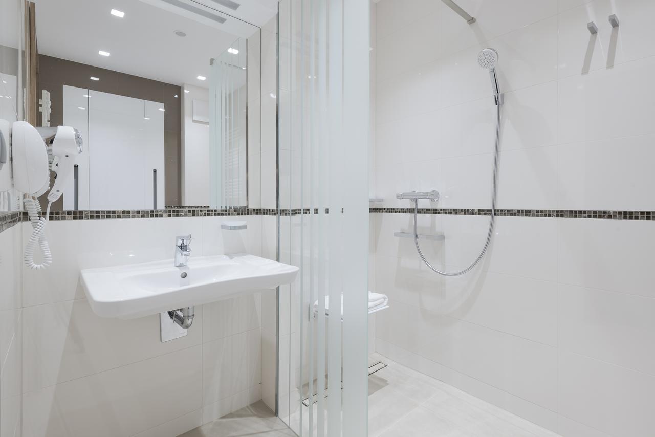 Golden Tulip Airport Hotel 4*