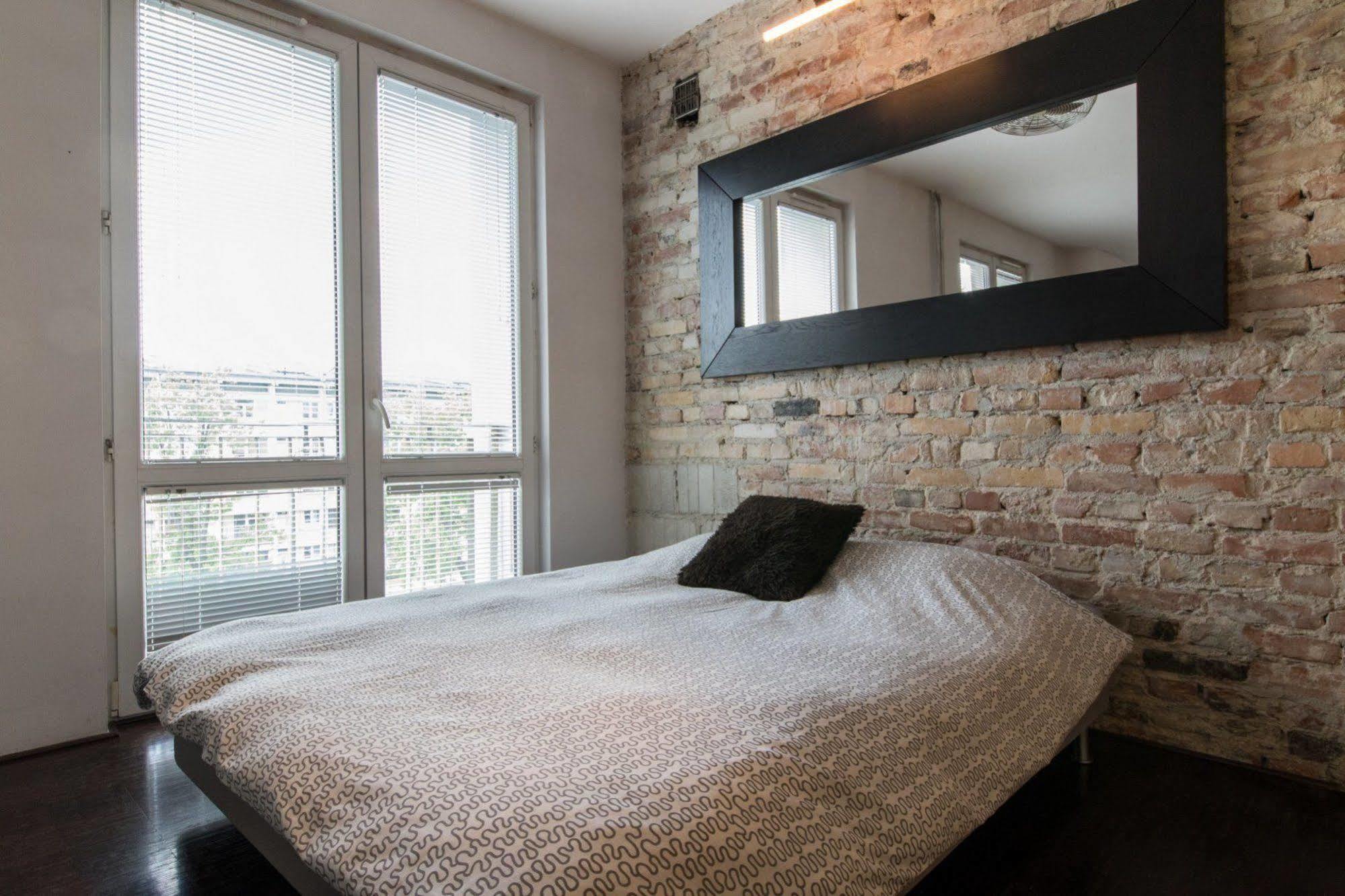 Bizzi Luxdesign Studio - *