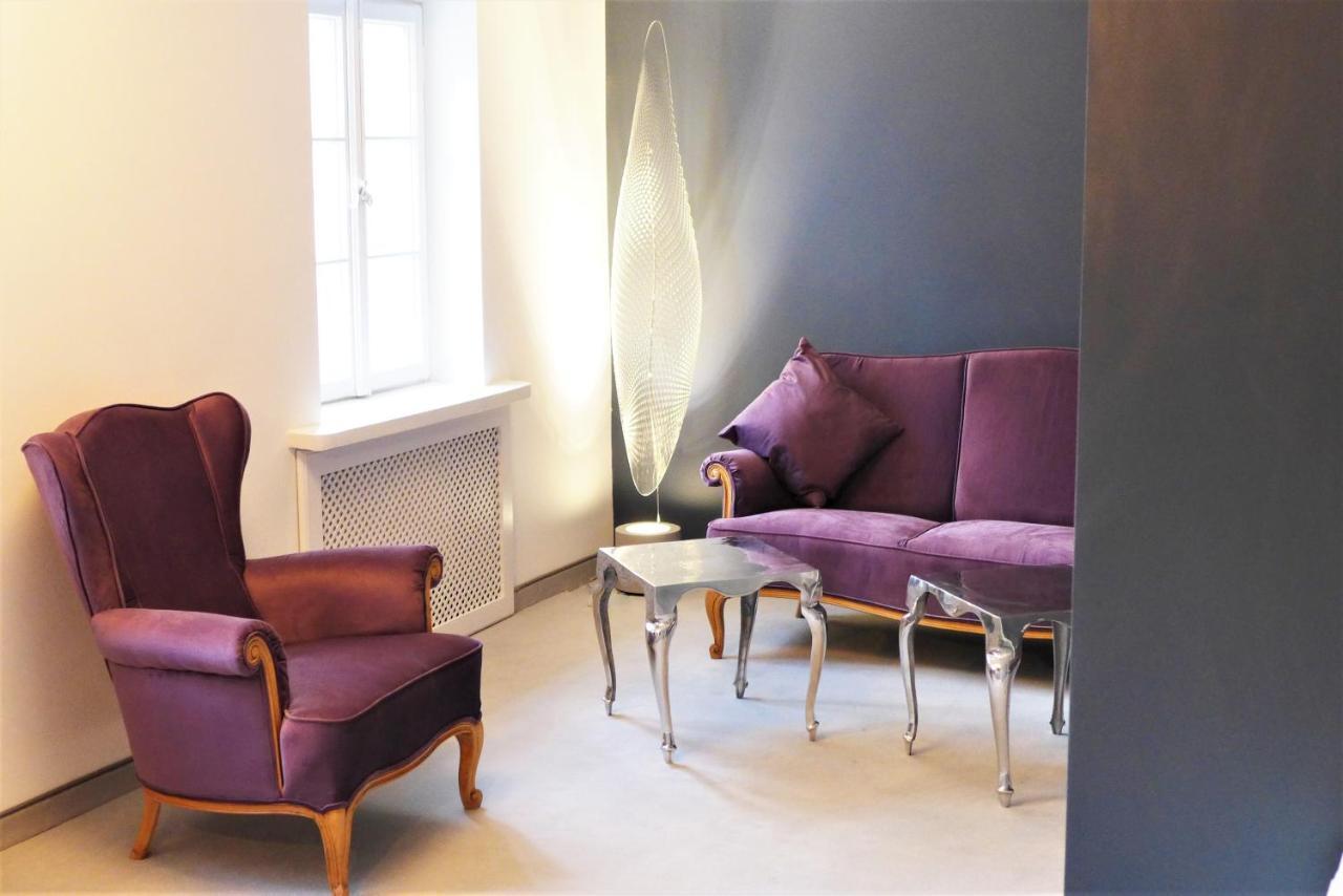 Ambasada Hotel apartamentowy *