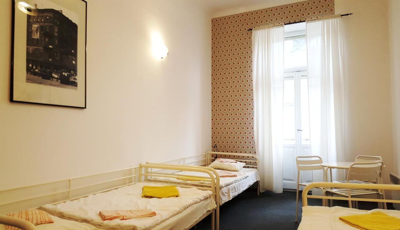 Witt Hostel *