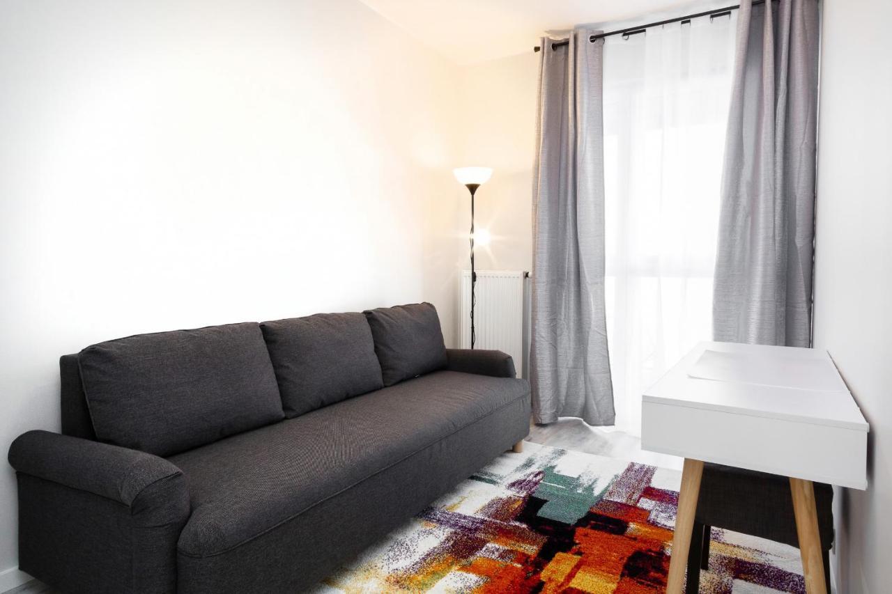 Rondo Wiatraczna By Renters