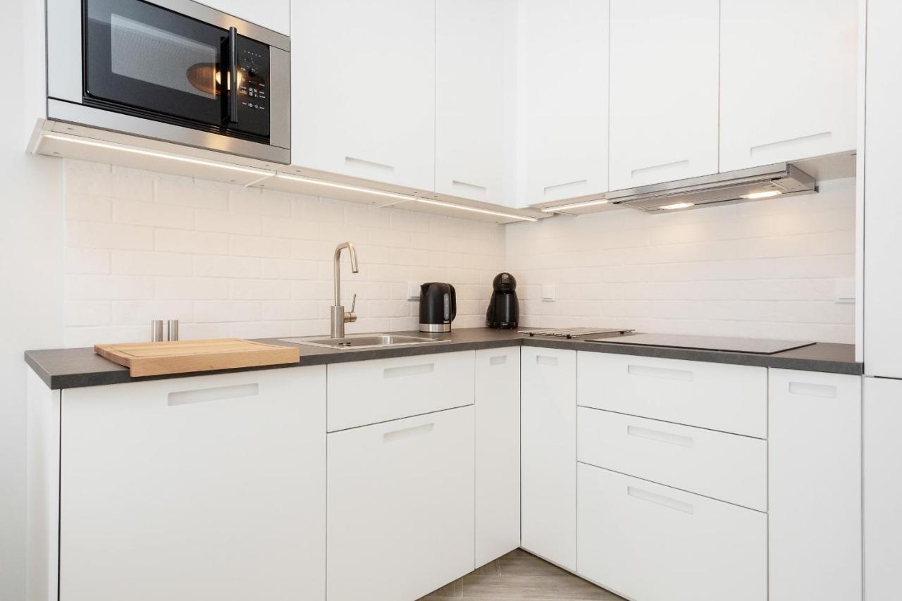 Rondo Wiatraczna By Renters *