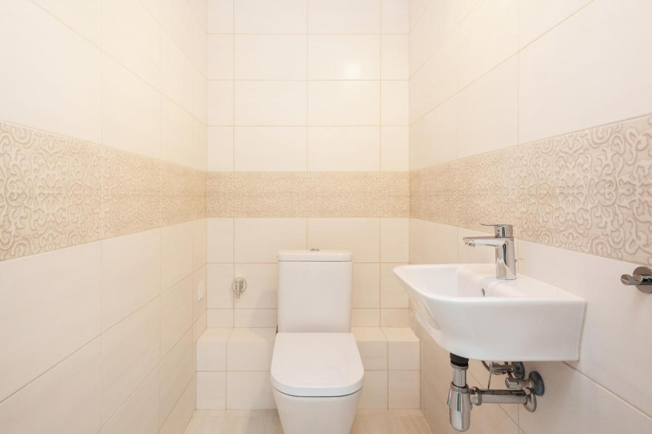 Rondo Wiatraczna By Renters Apartment *