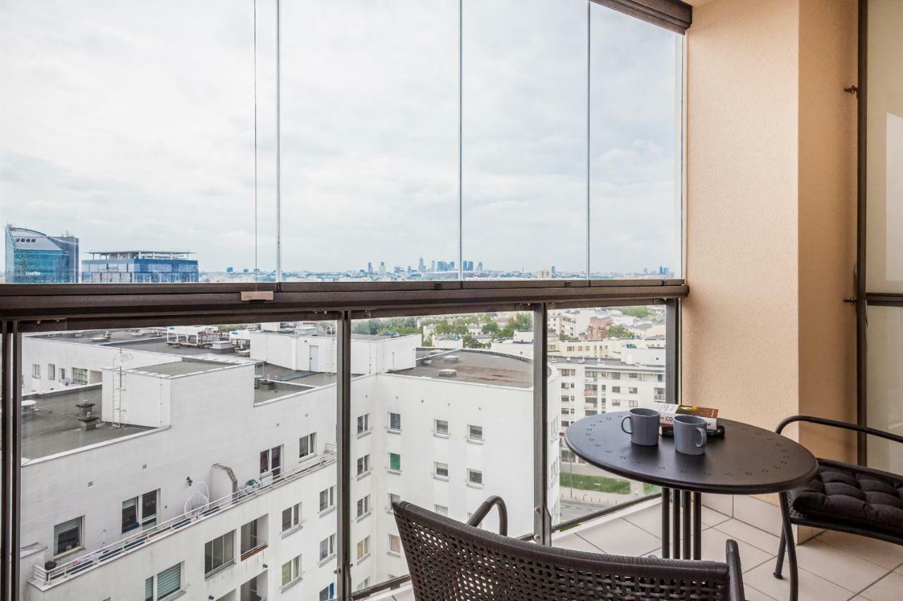 Rondo Wiatraczna By Renters Apartment