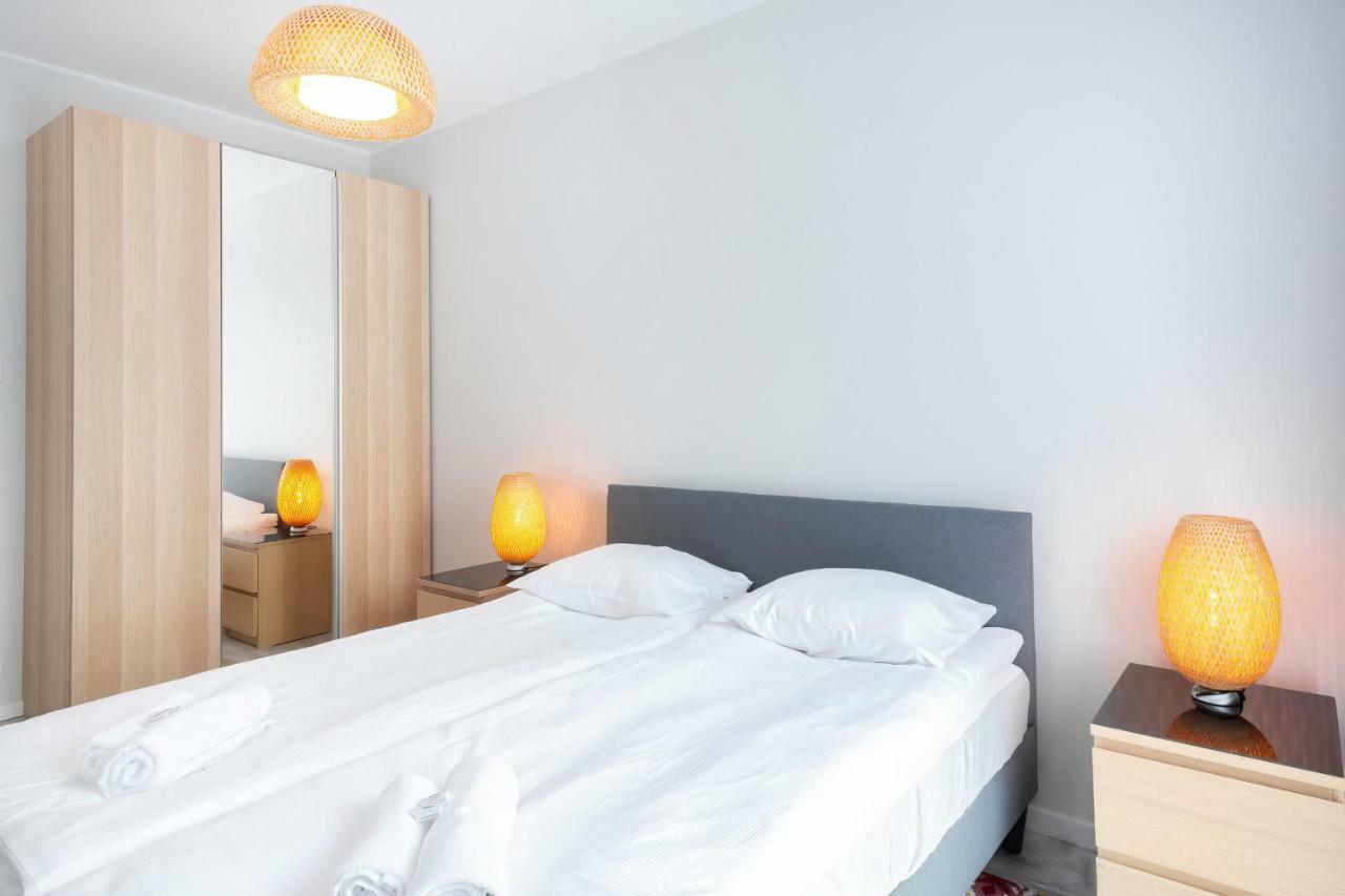 Rondo Wiatraczna By Renters Apartment *