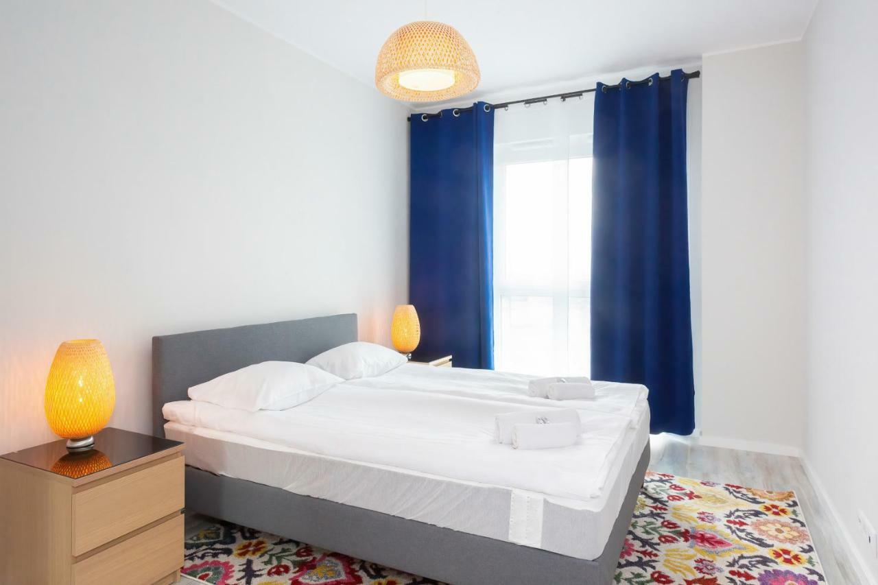 Rondo Wiatraczna By Renters * Warsaw