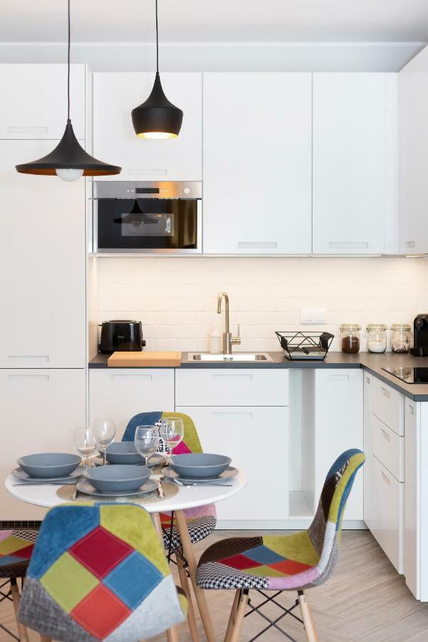 Rondo Wiatraczna By Renters *