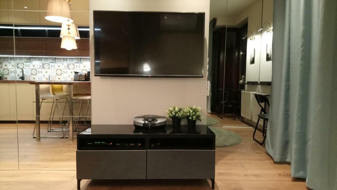 Siedmiogrodzka - Most Handy Location, Aircon & Garage Free Apartment *