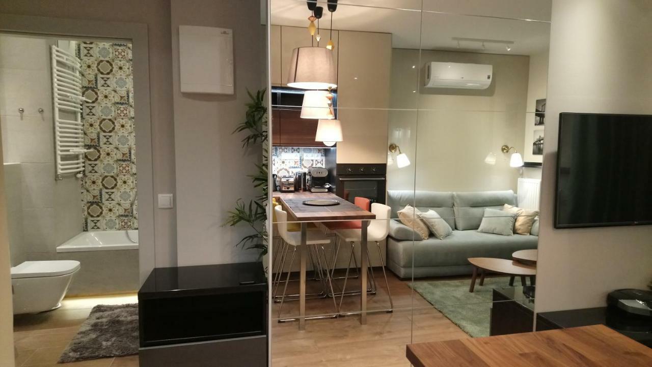 Apartment Siedmiogrodzka - Most Handy Location, Aircon & Garage Free