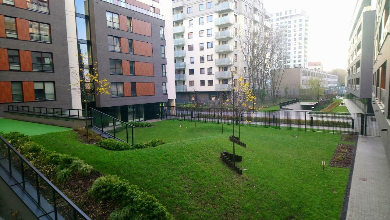 Siedmiogrodzka - Most Handy Location, Aircon & Garage Free Apartment Warschau