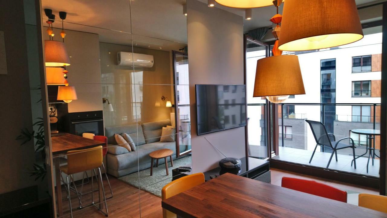 Siedmiogrodzka - Most Handy Location, Aircon & Garage Free Apartment *