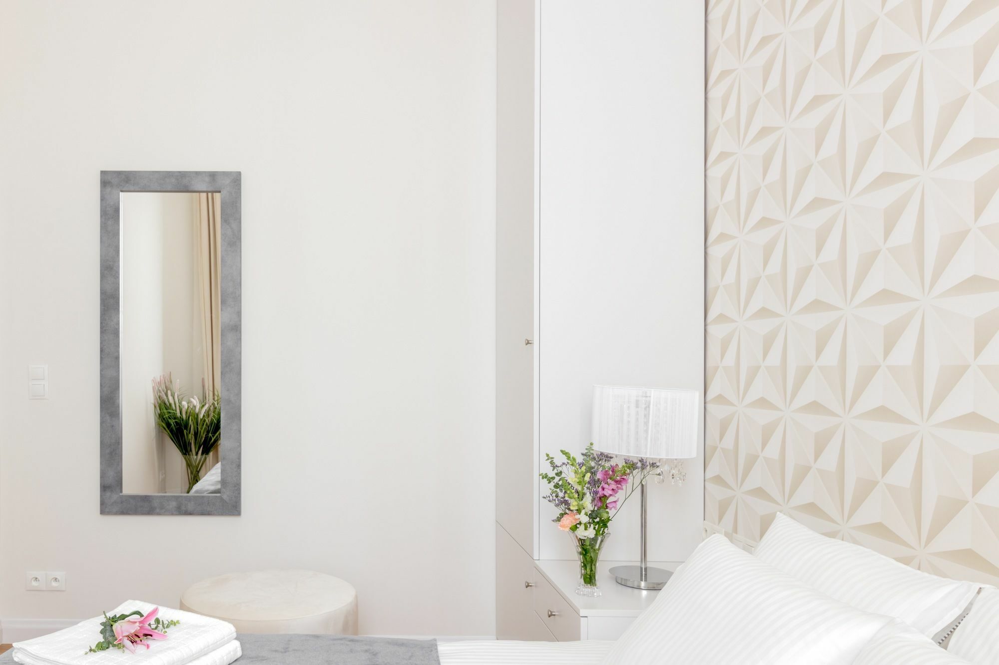 Luxury 60 * Warsaw
