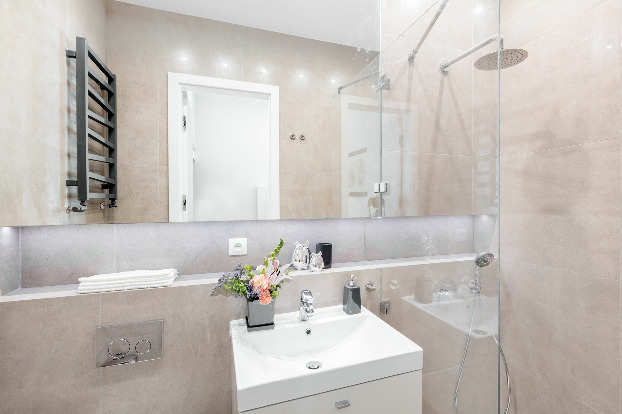 Luxury 60 Apartment