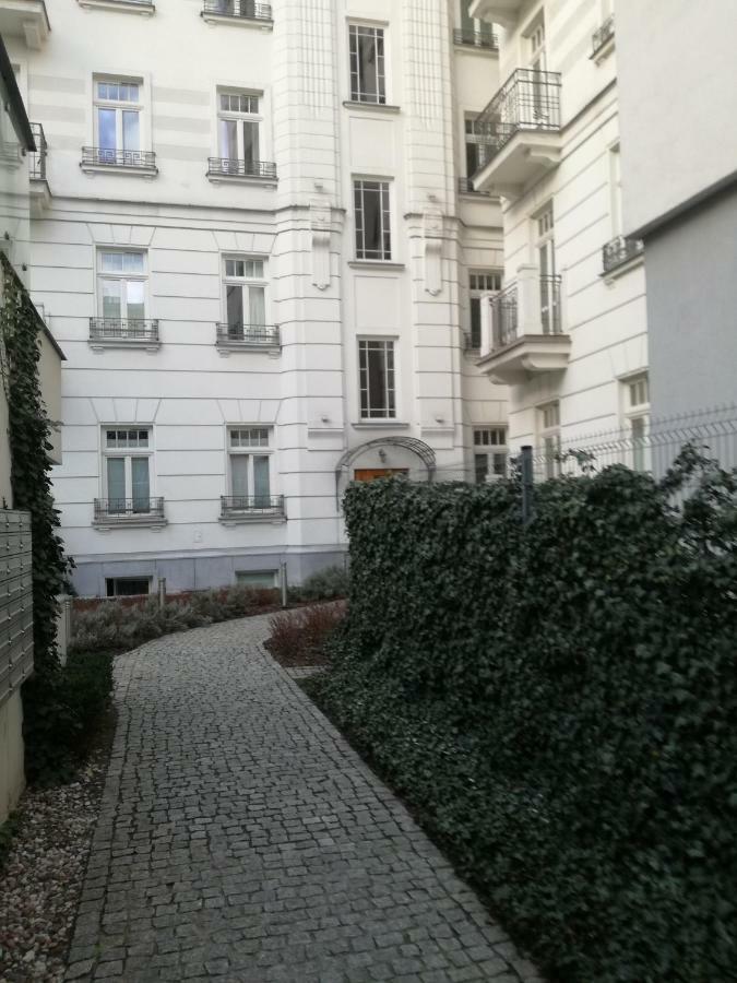 Hoza 50 With A Balcony In Close Center * Warsaw