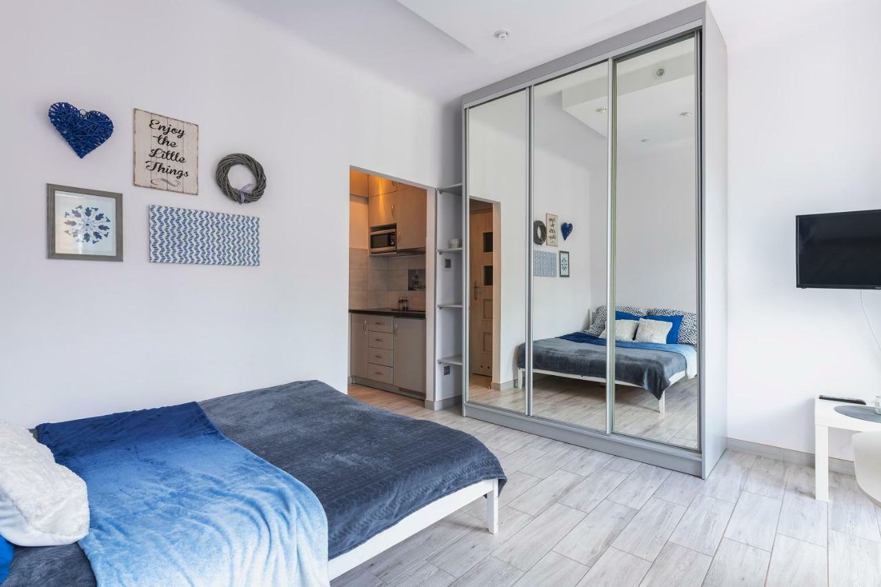 Emilii Plater 12: With Balcony Apartment *