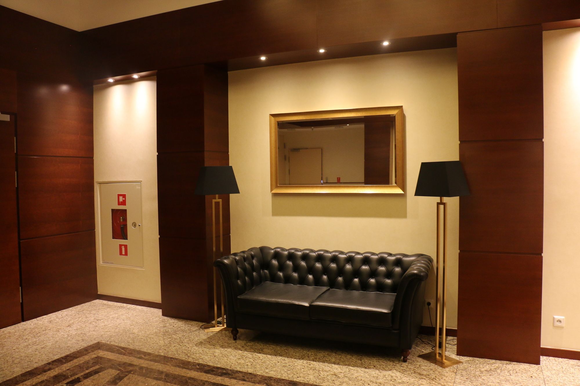 Main Street Atelier Apartment *