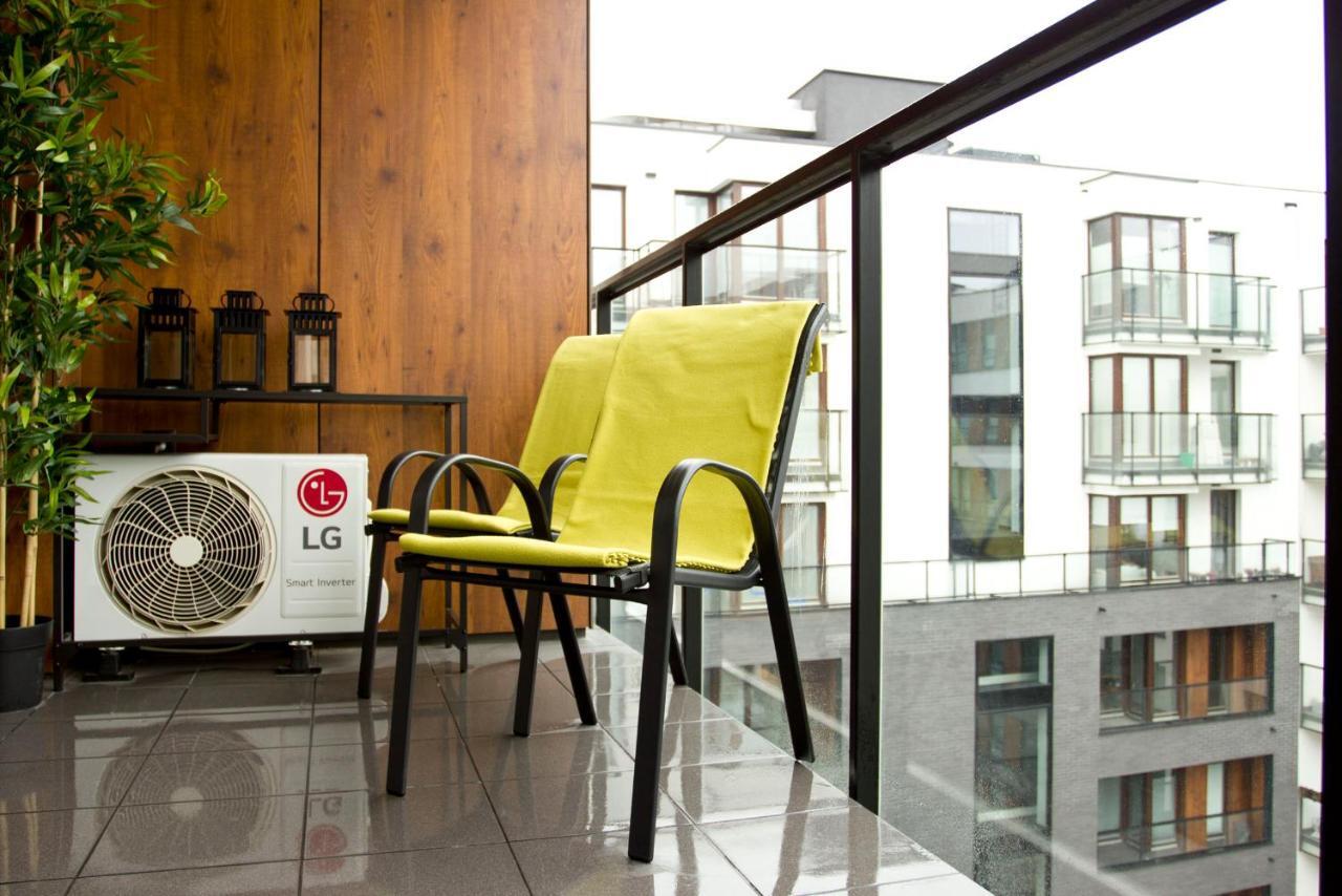 Siedmiogrodzka - Most Handy Location, Aircon & Garage Free Apartment Warschau