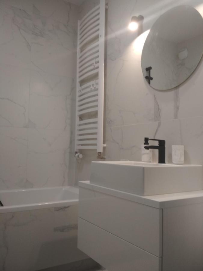 Căn hộ Airport 3rooms New With Parking Warsaw
