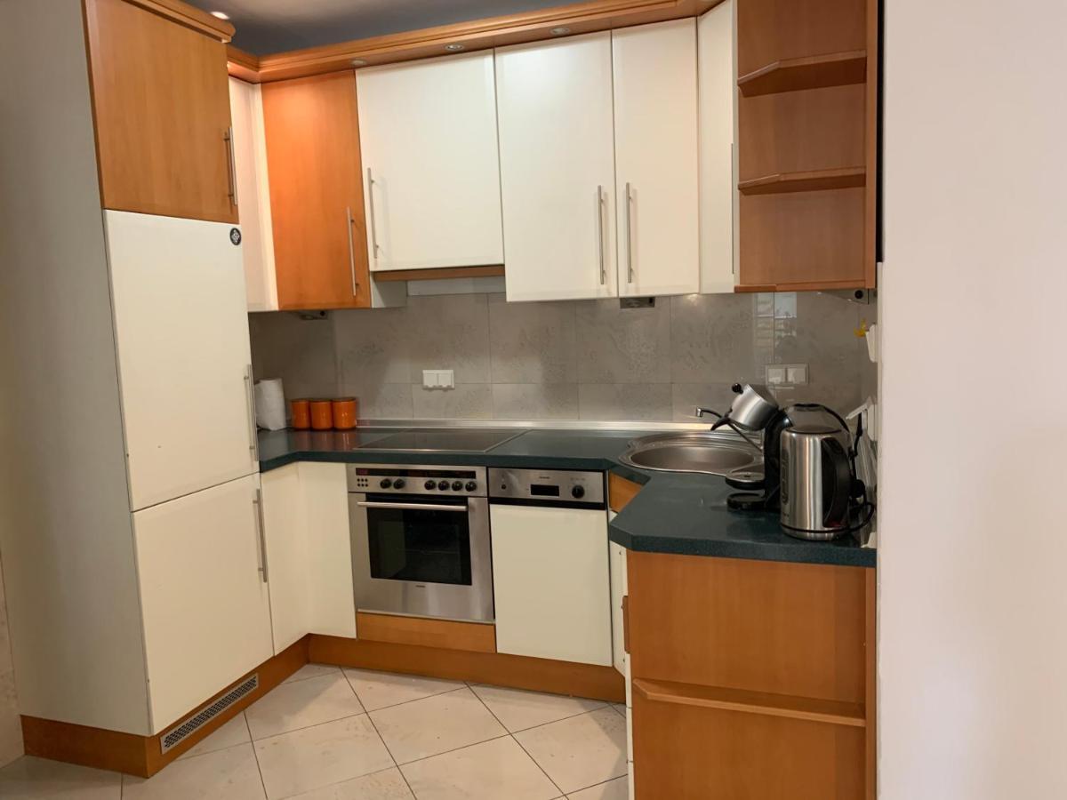 Modern 1br Flat In Heart Of With Parking Apartamento