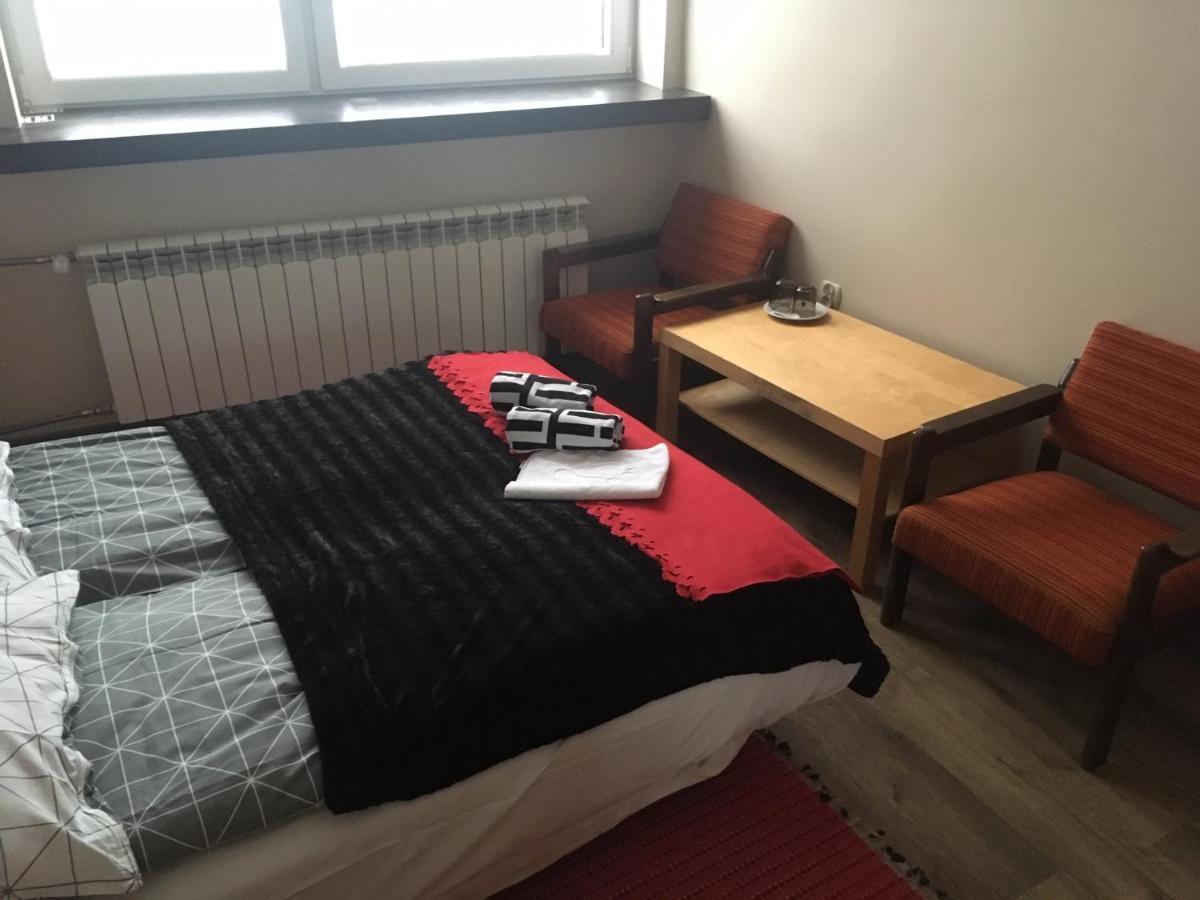 La Luna - Pokoje Goscinne - Plowiecka 35 Homestay Warsaw