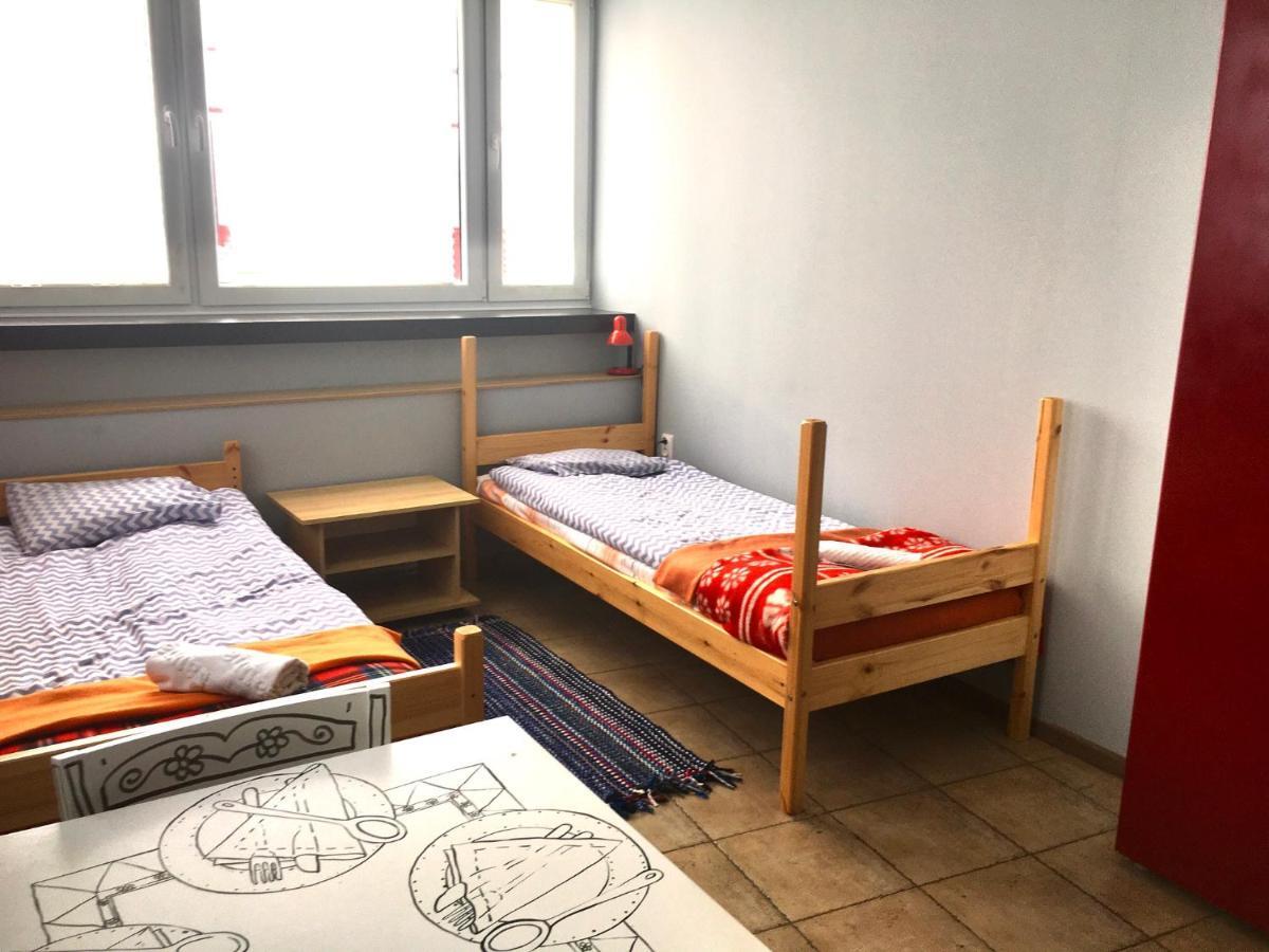 La Luna - Pokoje Goscinne - Plowiecka 35 Homestay Warsaw