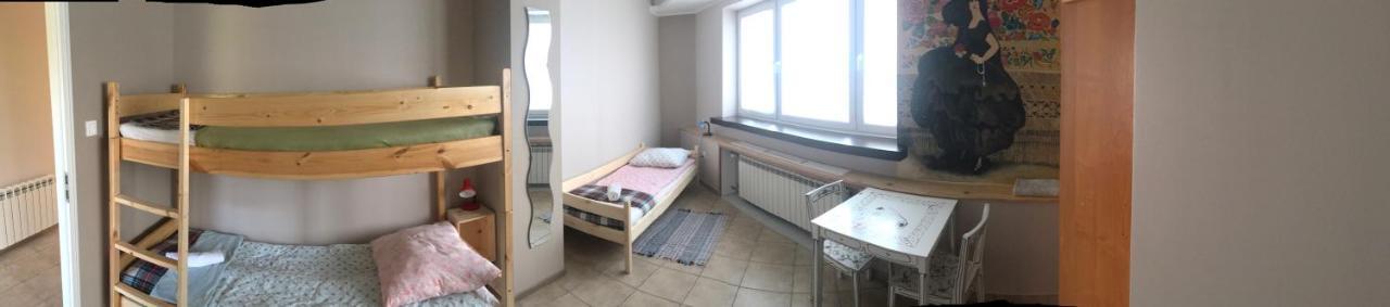 Homestay La Luna - Pokoje Goscinne - Plowiecka 35 Warsaw