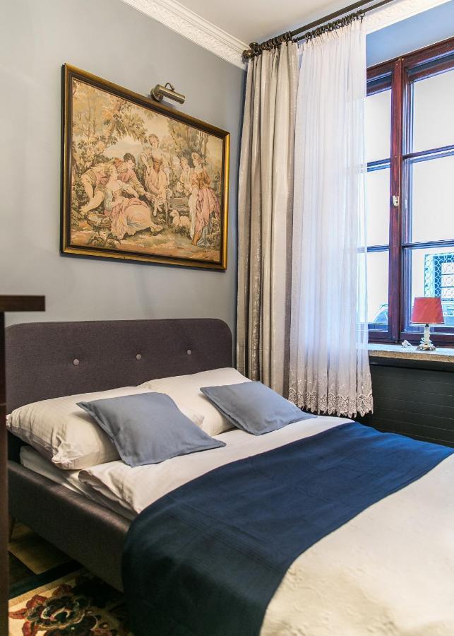 Gloria Iii Old Town Apartment
