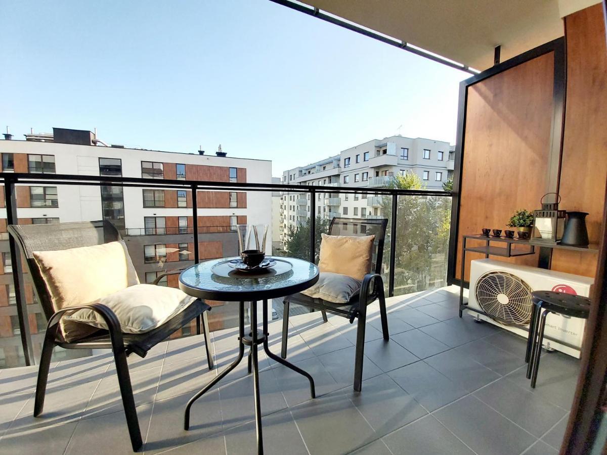 Siedmiogrodzka - Handy Location, Aircon & Garage Free Apartment Warsaw